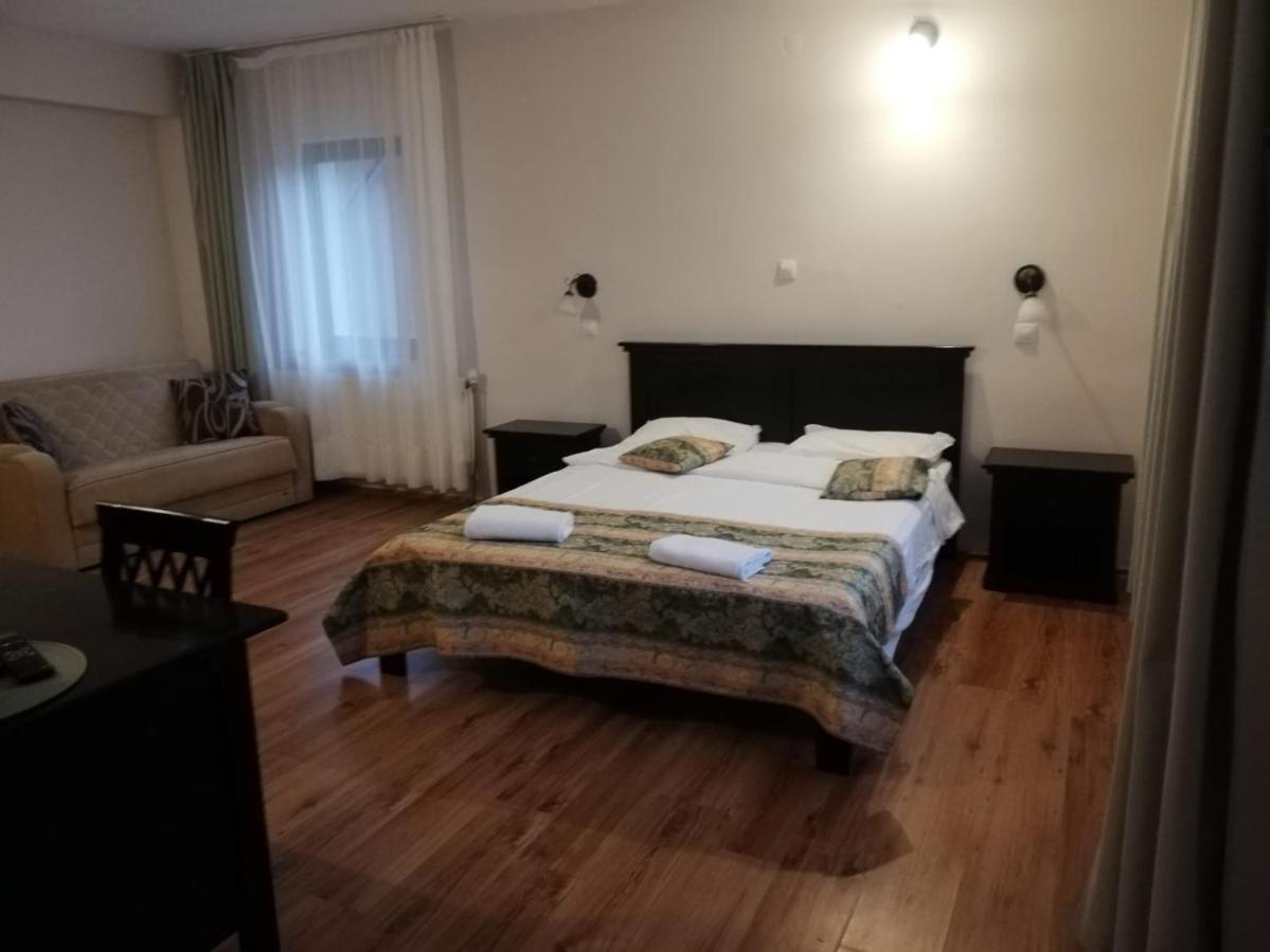 Complexul Turistic Cheile Butii Hotel Cimpu lui Neag Ngoại thất bức ảnh