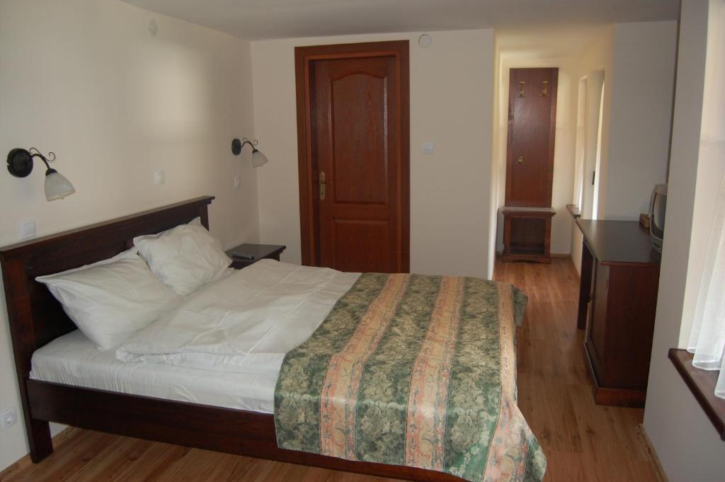 Complexul Turistic Cheile Butii Hotel Cimpu lui Neag Phòng bức ảnh