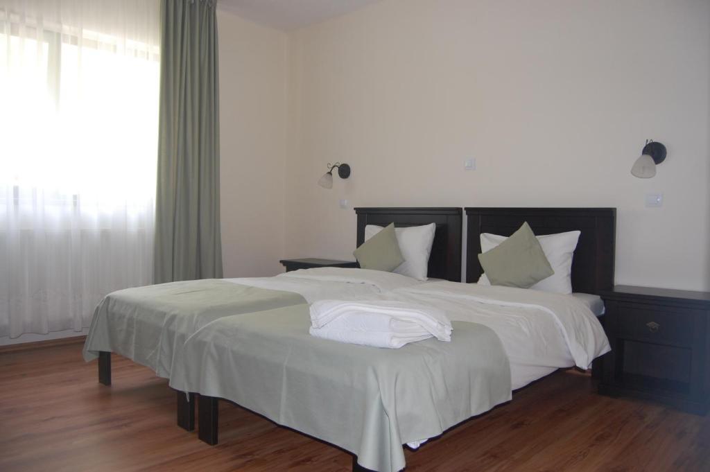 Complexul Turistic Cheile Butii Hotel Cimpu lui Neag Phòng bức ảnh