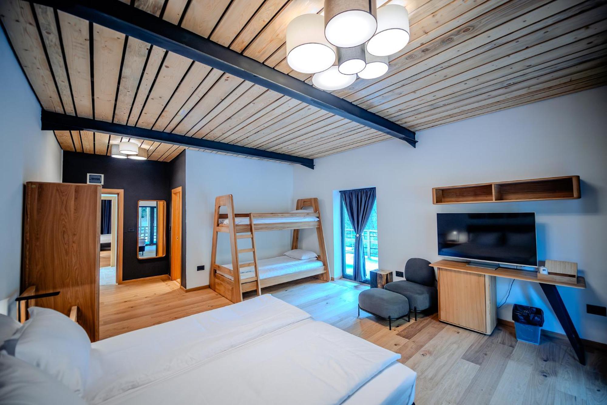 Complexul Turistic Cheile Butii Hotel Cimpu lui Neag Ngoại thất bức ảnh
